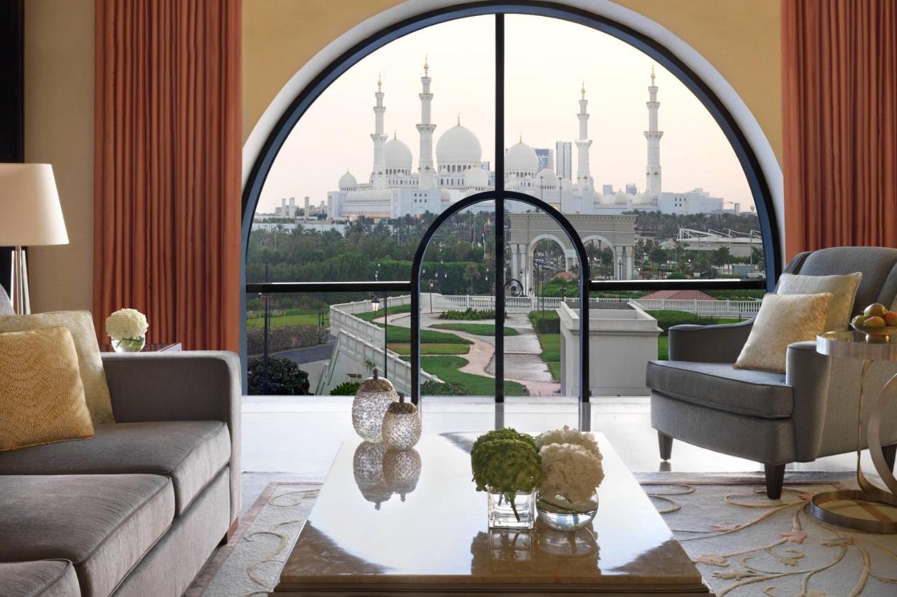 The Ritz-Carlton Abu Dhabi, Grand Canal Esterno foto